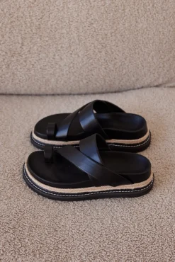 Armas Sandals (Black)
