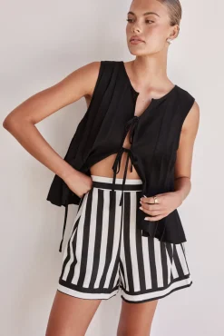 Everly Shorts (Black)